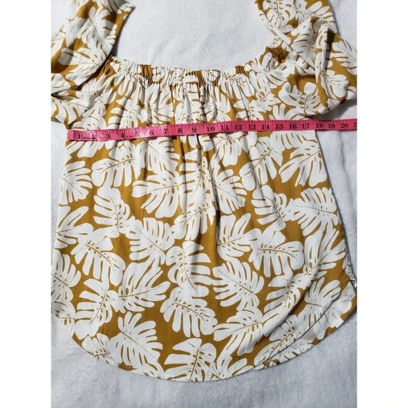 One Clothing Off Shoulder Tunic Top Women's Medium Gold Leaf Print Slit Sleeve - Picture 9 of 10